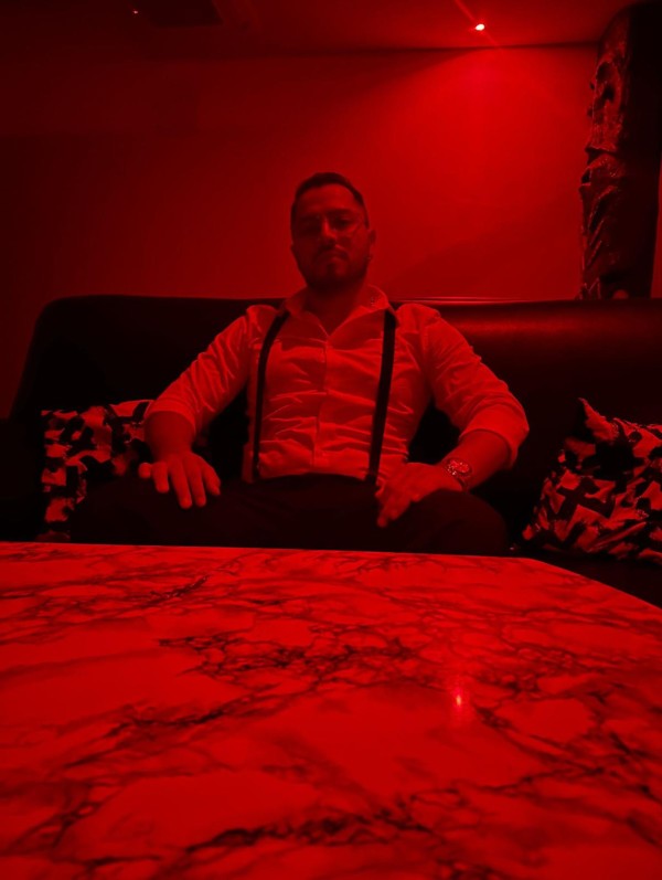 GIGOLO Y ACOMPAÑANTE MUJERES Y PAREJAS
