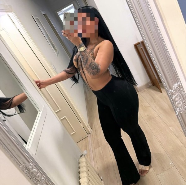 DELICIOSA IMPLICADA EXQUISITA ANSIOSA DE PLACER