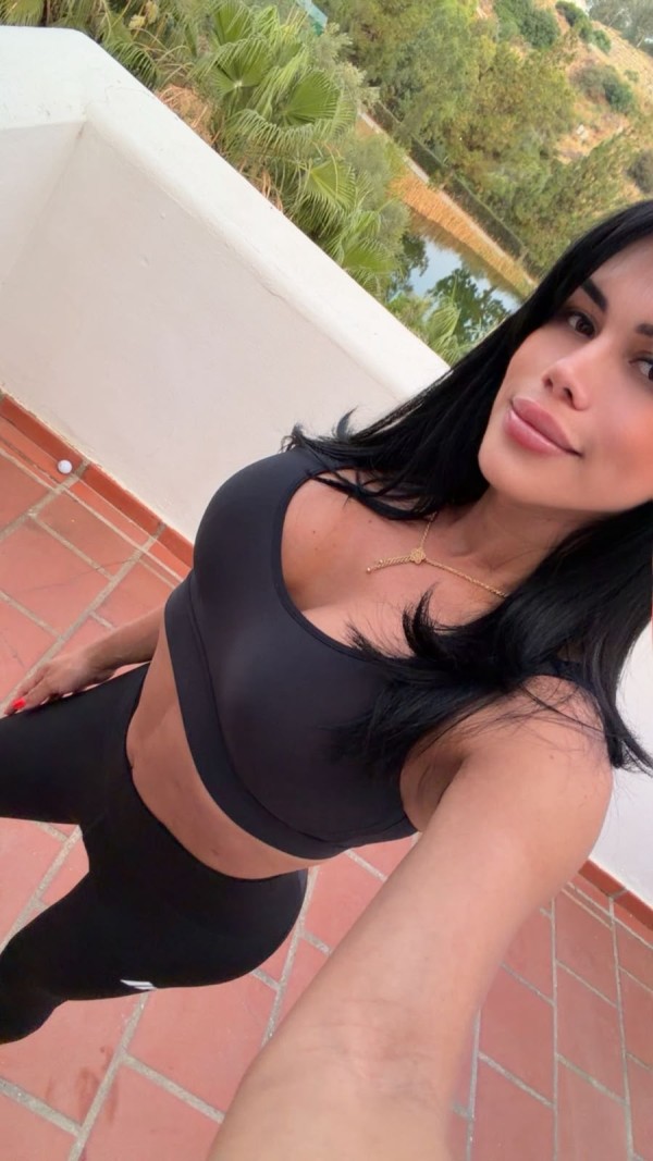 Kynasha top ladyboy femenina activa o pasiva