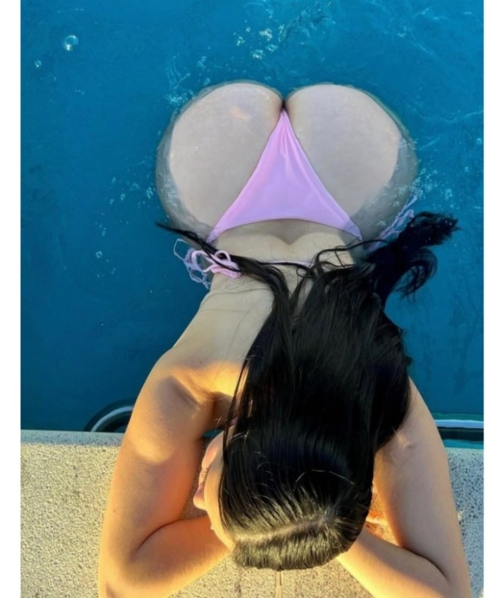 Chica morbosa fiestera culona tetona complaciente