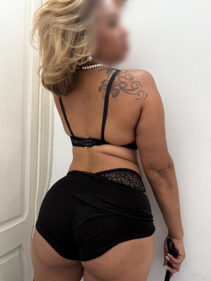 DOMINICANA DESEOSA DE SEXO SIN LIMITES EN LA CAMA