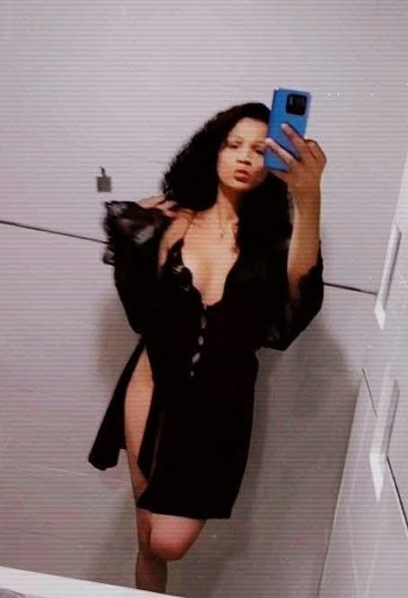 KIARA 29 años, chica TRANS Sexy, sensual y MUY juguetona…