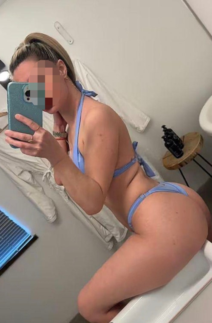 Recién llegada guapa postureos mamadas masaje