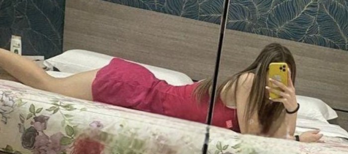 Recién llegada guapa postureos mamadas masaje