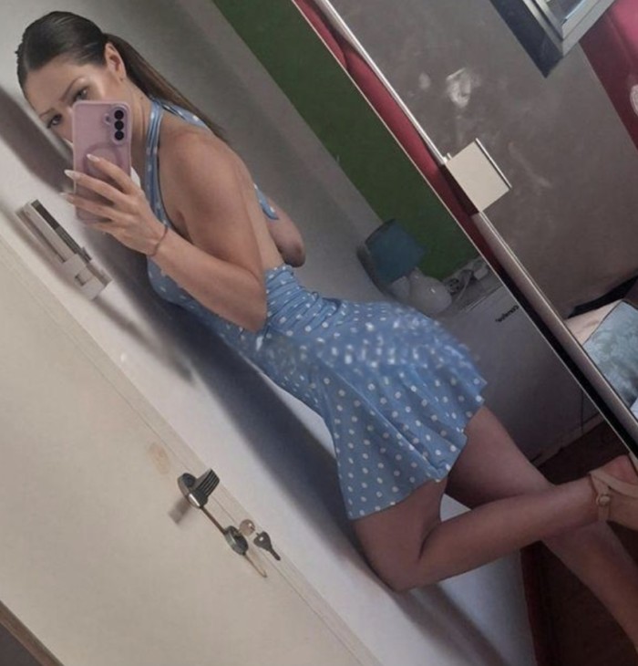 Recién llegada guapa postureos mamadas masaje