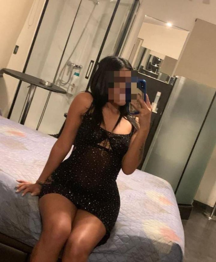 BELLA MORENAZA ESPERANDO A QUE ME HAGAS FELIZ