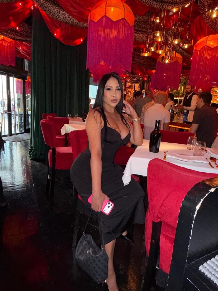 MORENA PRECIOSA, EN BUSCA DE AUTENTICOS HOMBRES