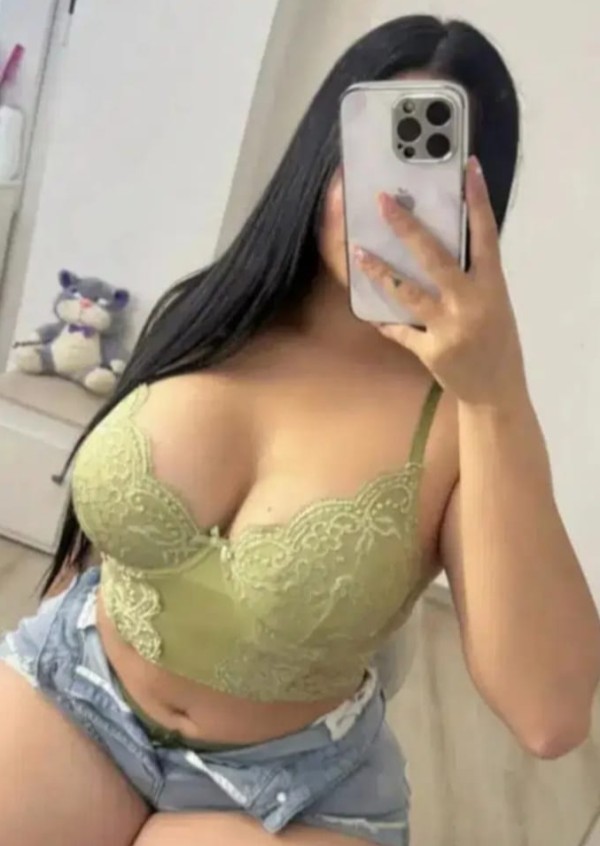 Chica morbosa fiestera culona tetona complaciente