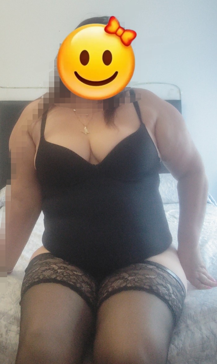MADURITA RELLENITA SOLITA EN CASA ..QUEDAMOS?