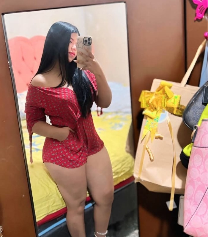 Chica tetona buen culo piel blanca fiestera