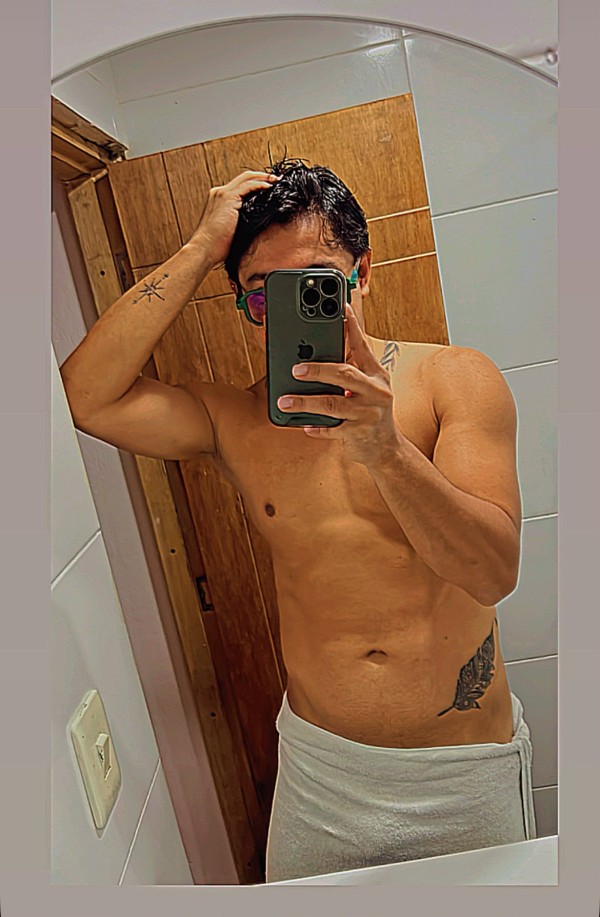 DISTINCIÓN, CARISMA Y BUENA COMPAÑÍA 614036720