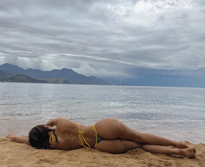 ANA UNA CHICA MUY CALIENTE EN LA CIUDAD