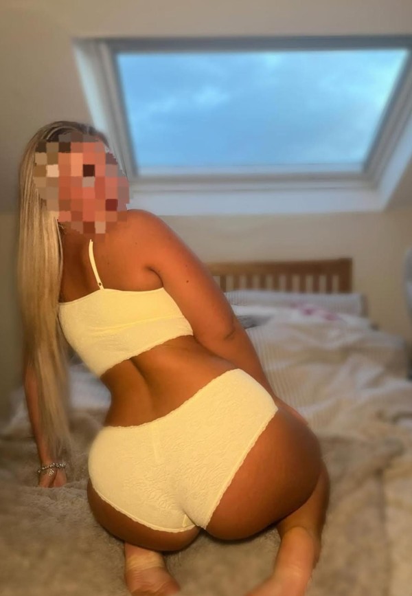 ULTIMOS DIAS EN MOSTOLES RUBIA SENSUAL