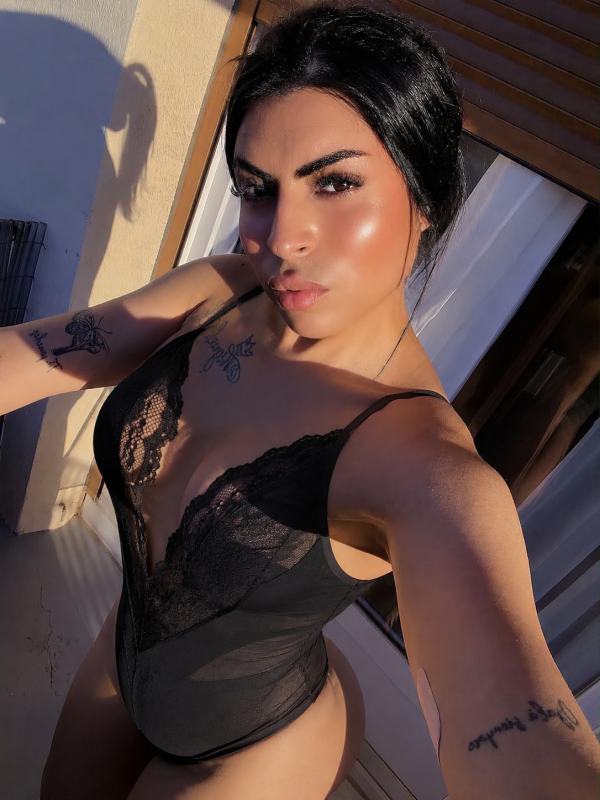 CHICA TRANS MUY AMOROSA Y ARDIENTE EN ARANJUEZ