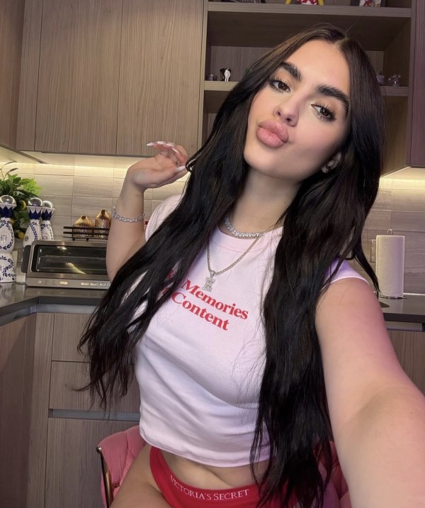 Dos hermosas chicas, recién llegados a tu ciudad, hacemos tríos de todo
