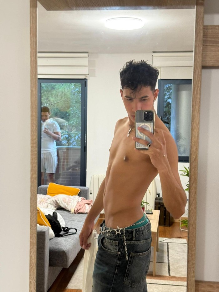 JOVENCISIMO VENEZOLANO GUAPISIMO Y MUY VERSATIL
