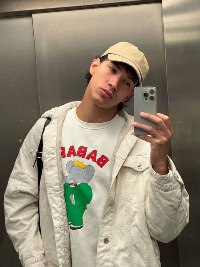 JOVENCISIMO VENEZOLANO GUAPISIMO Y MUY VERSATIL
