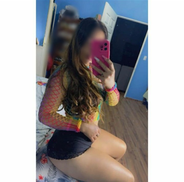 HERMOSA LATINA JUGUETONA COMPLACIENTE MUY CACHONDA