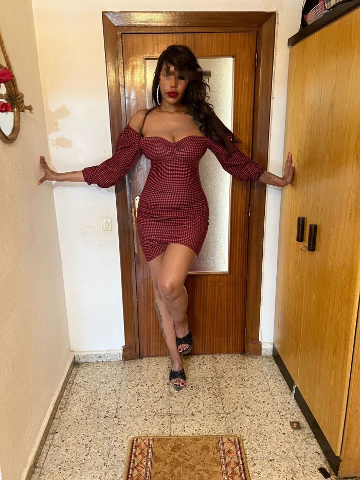 Preciosa colombiana fotos reales piso privado