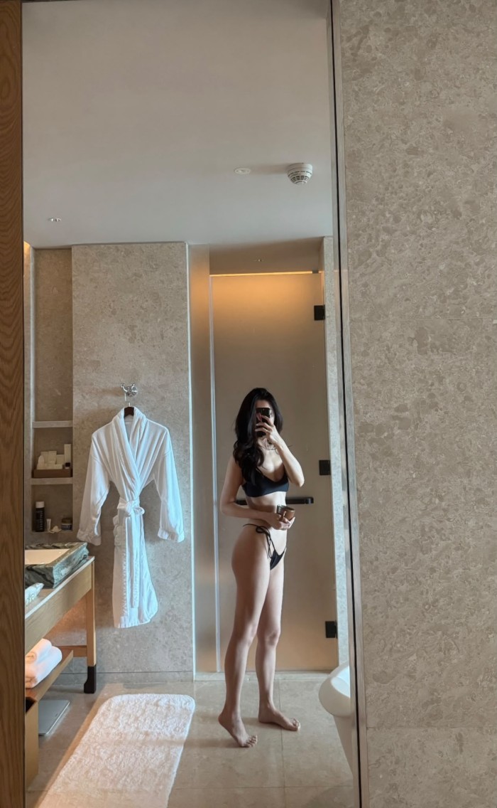 JOVENCITA COMPLETA, CAÑERA, ENROLLADA Y FIESTERA