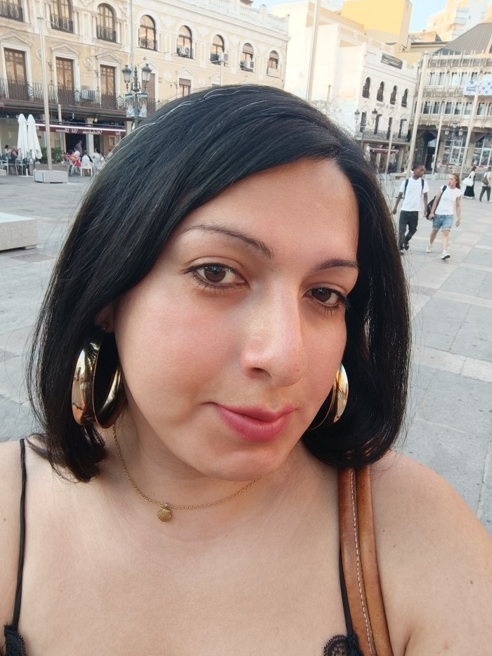 Transexual curvi jovencita, fiestera y cañera