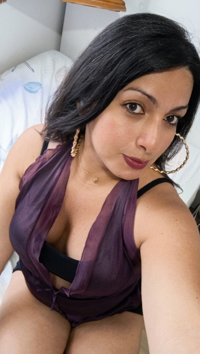 Transexual , versátil y caliente y cañera