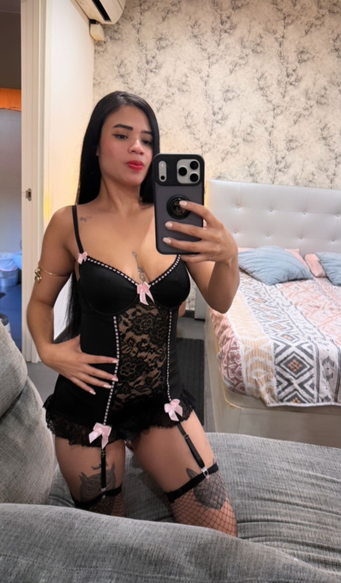 DELICADA Y SENSUAL EN Vía Julia