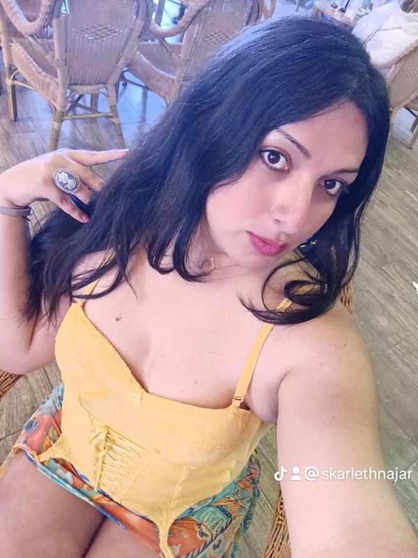 Transexual Curvilinia fiestera y cañera