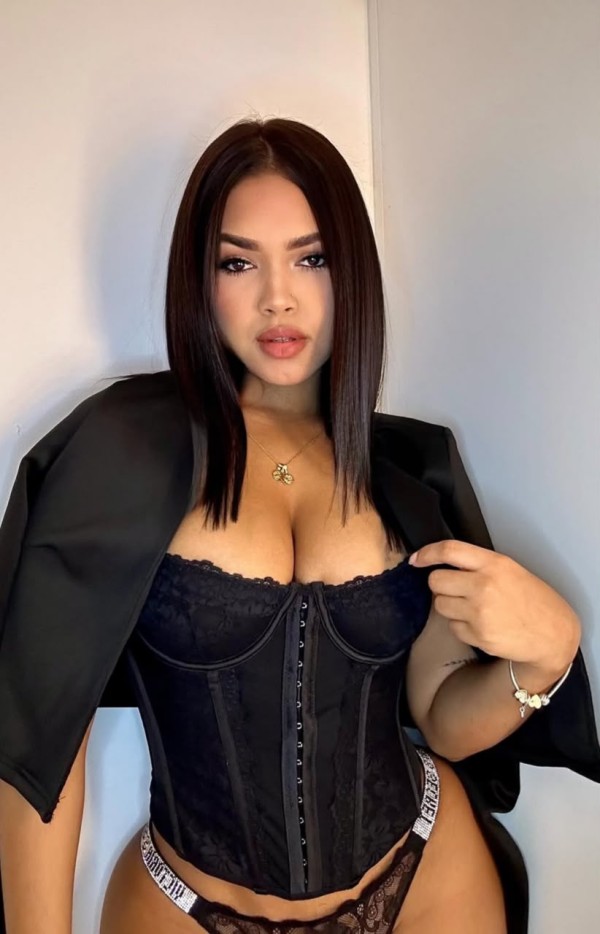 Chica mulata muy guapa en salou disponible 24hrs