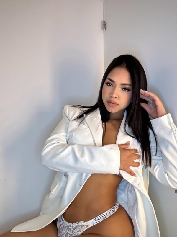 Chica mulata muy guapa en salou disponible 24hrs