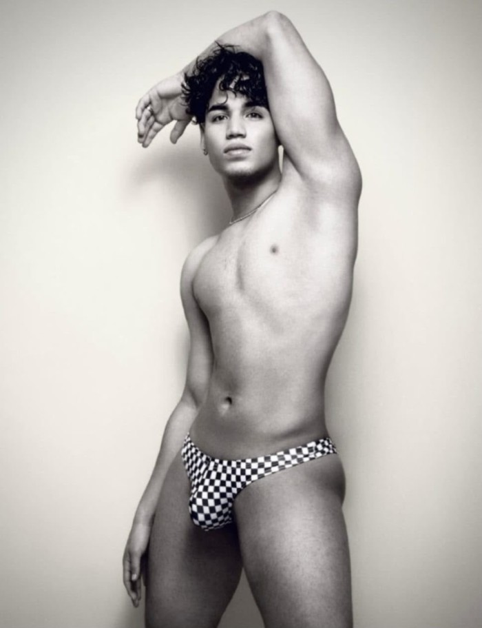 Chico joven caliente XXL