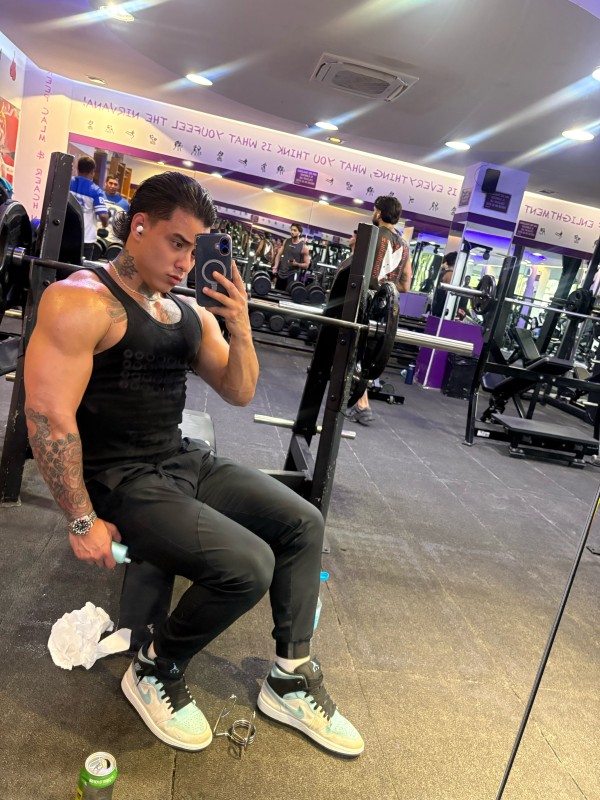 NOVEDAD ELEGANTE HOMBRE ESCORT XXL  EN IBIZA