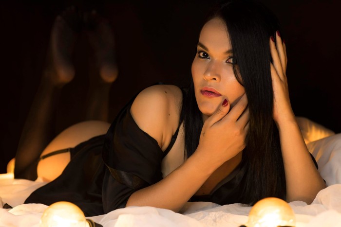 PRECIOSA TRANSEXUAL COLOMBIANA MUY CACHONDA