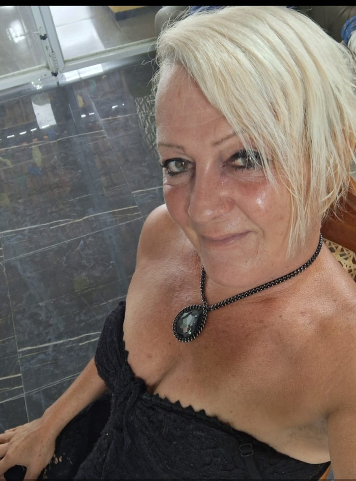 PAMELITA SILLA VALENCIA AMA DOMINANTA CHUPONA