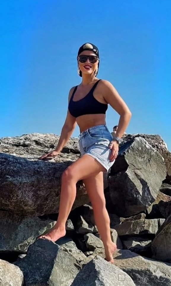 BELLA RUBIA DE ESTE!!!!!! SENSUAL Y ELEGANTE