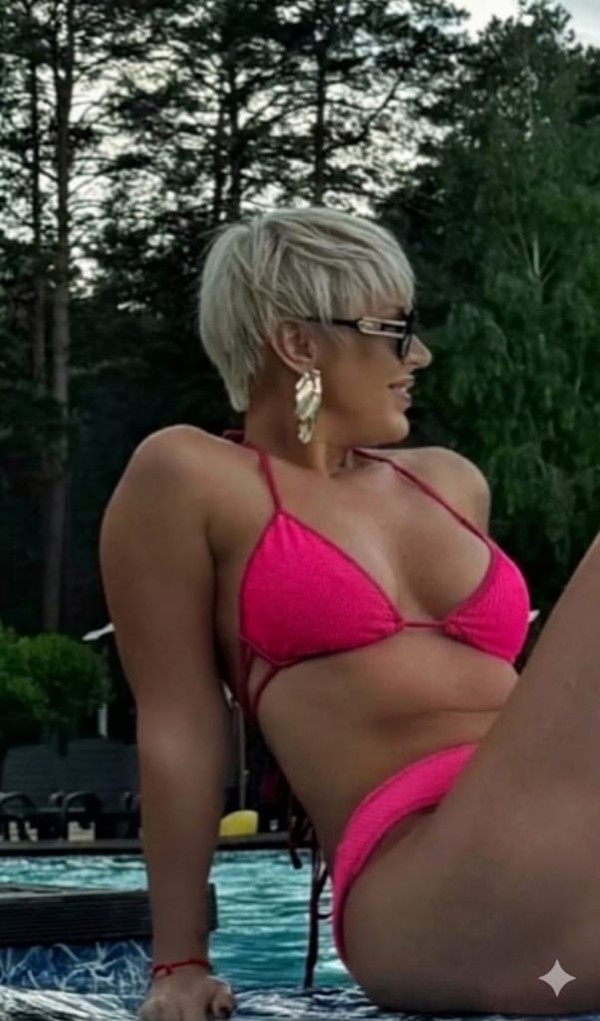 BELLA RUBIA DE ESTE!!!!!! SENSUAL Y ELEGANTE