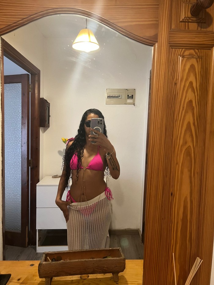 FLACA ALEGRE Y MUY DISPUESTA (Vía Julia)