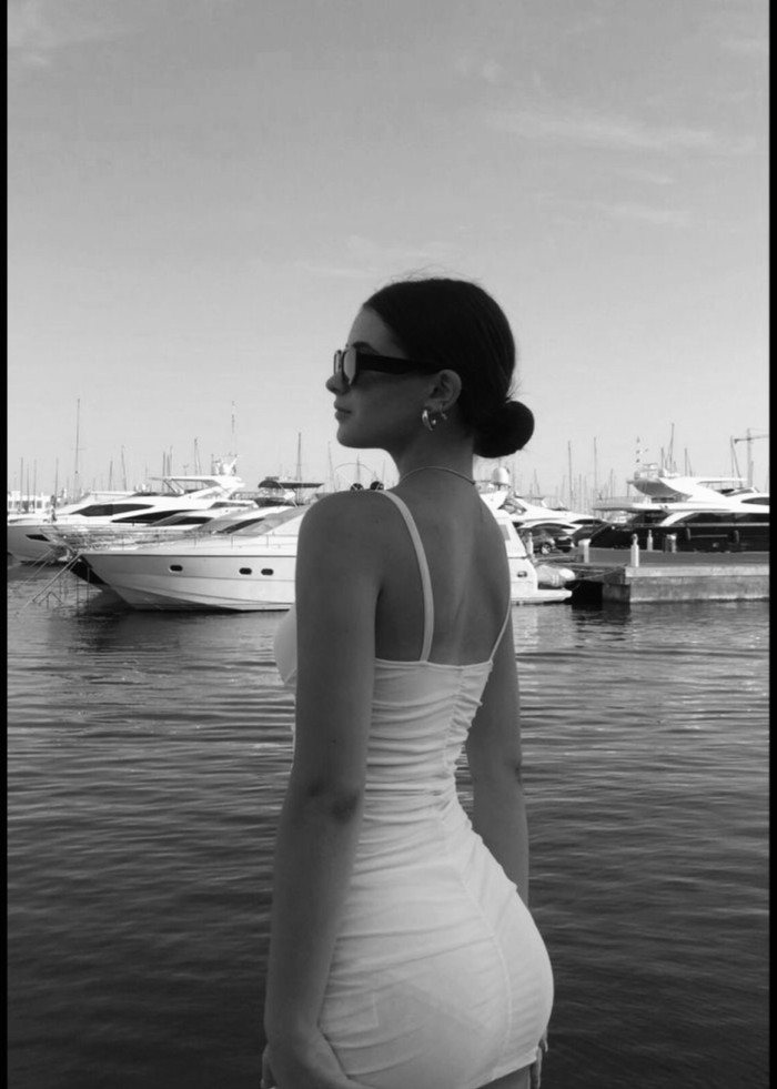 Travel to hotels · Erotic and relaxing massage