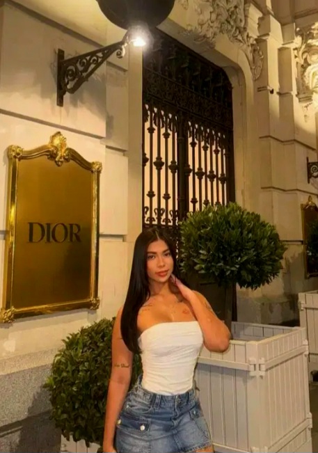OJOS BONITOS Y CURVAS DE INFARTO, FIESTERA