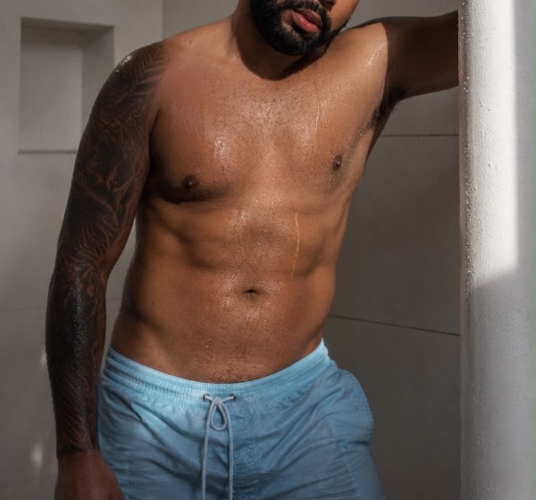 CHICO LATINO XXL POLLON FIESTERO Y CAÑERO