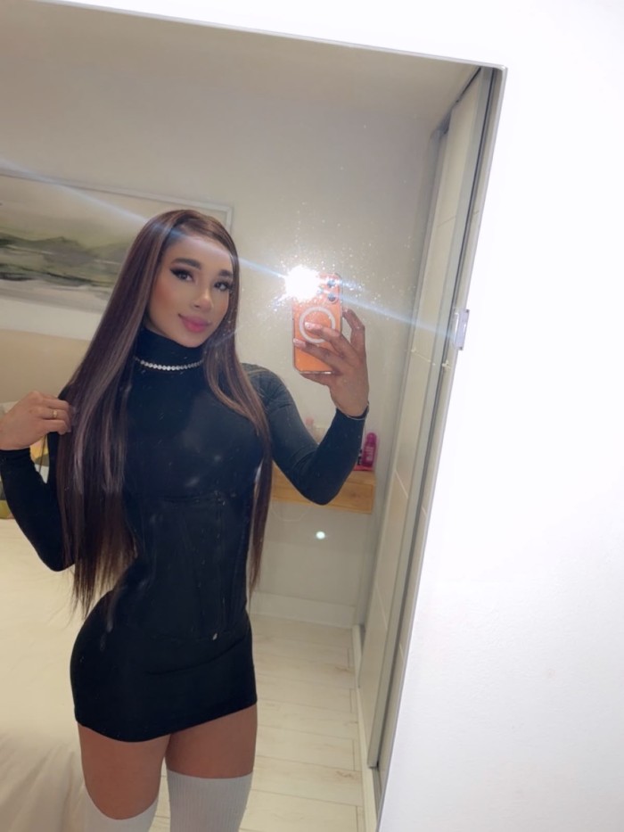 COLOMBIANA MORBOSA NIÑATA ADICTA A CABALGAR POLLAS