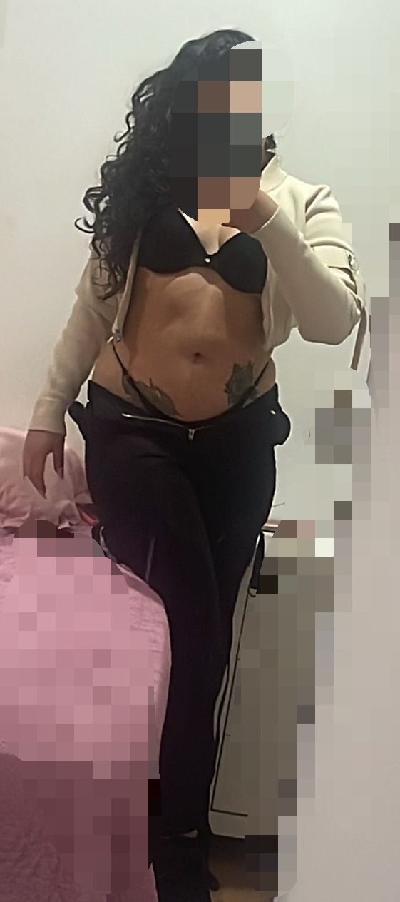 Joven fiestera y cachonda