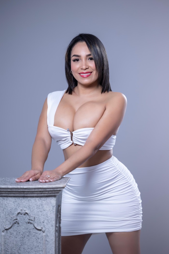 UNA MUJER ENCANTADORA