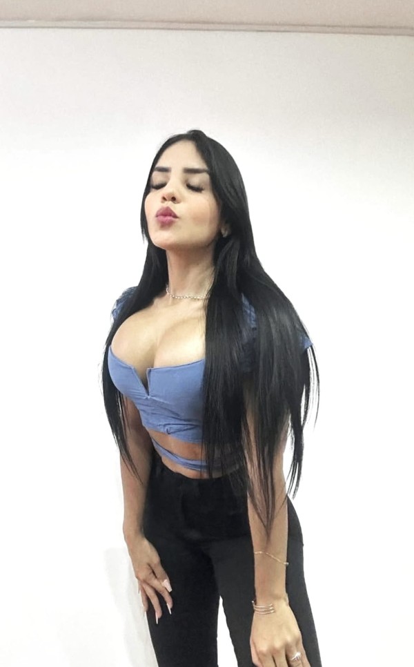 NEWW MONICA ELEGANTE MUJER EN CADIZ REAL SIN PRISA