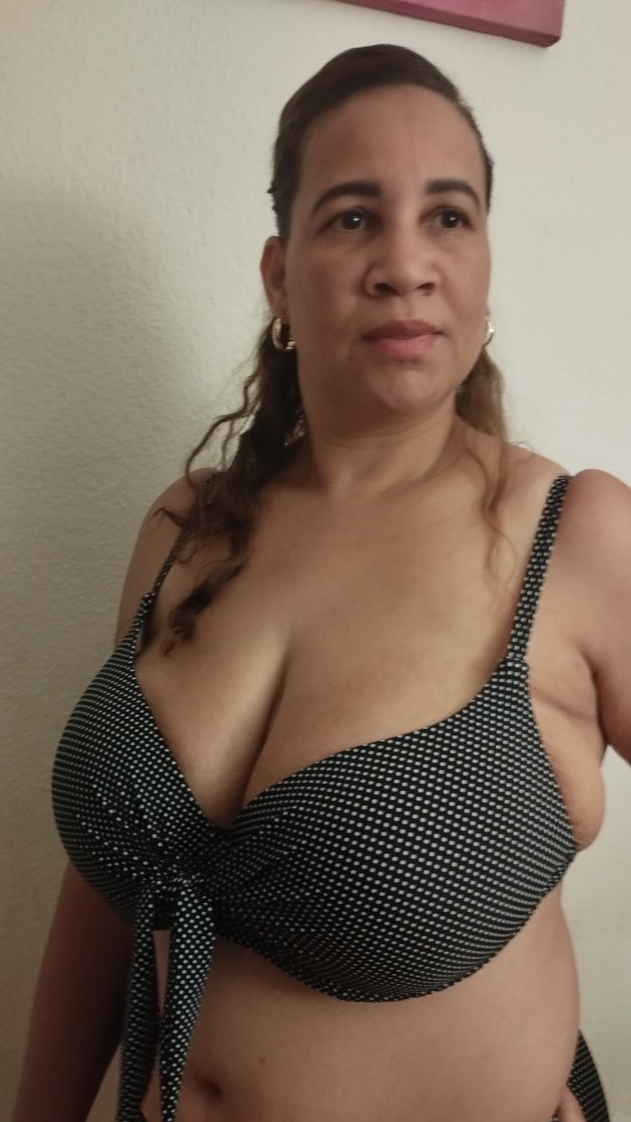 Yari madurita Dominicana francés natural hasta el
