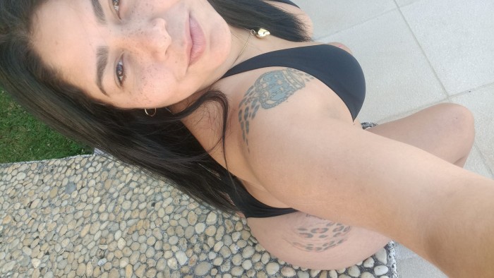 Estrella jovencita fiestera cariñosa Francesc natu