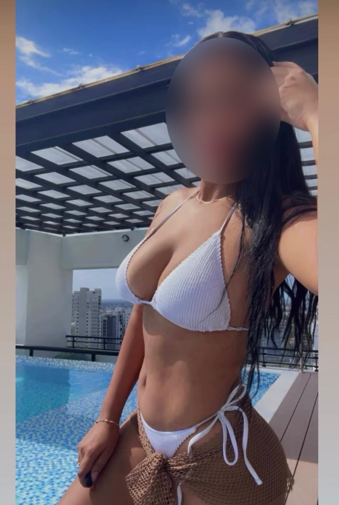 NOVEDAD ANGIE EN PORTONOVO! FIESTERA MORBOSA CARIÑOSA Y DISCRETA