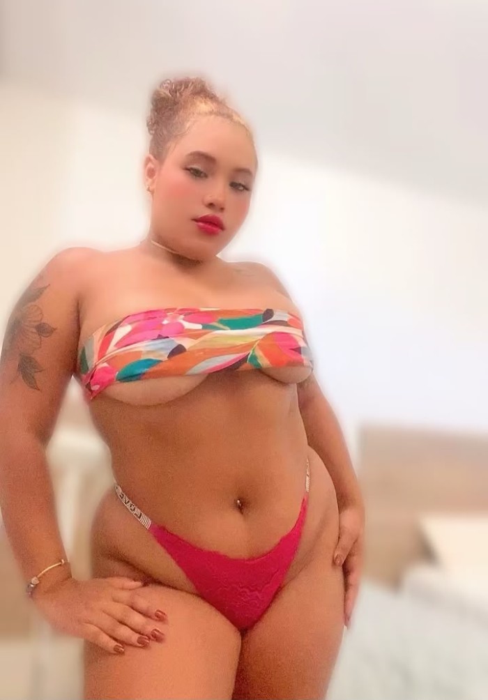 SOY MIA, HERMOSA VENEZOLANA EN VECINDARIO