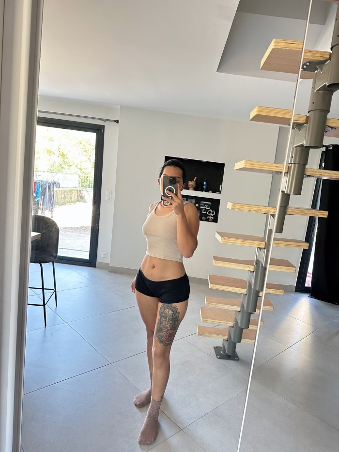 Hermosa latina en tu zona cachonda