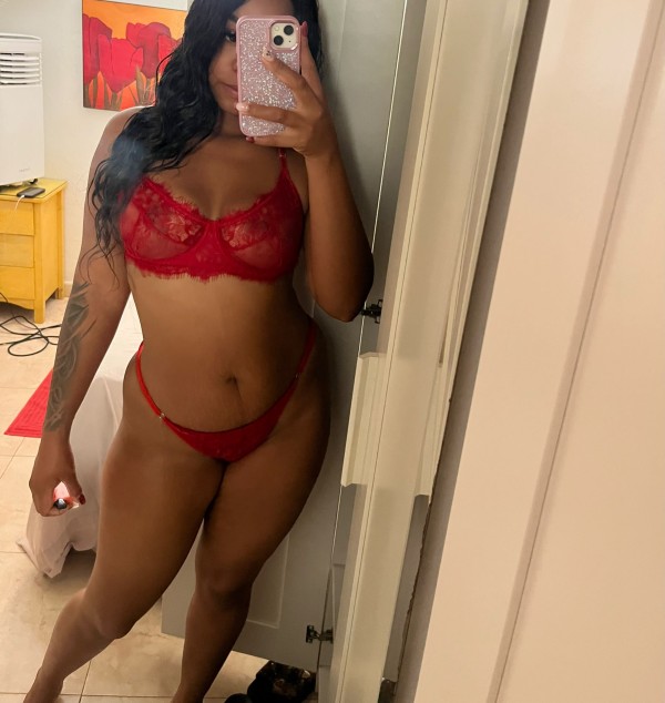 DELICIOSA LUJURIOSA IMPLICADA CACHONDA COMPLACIENTE